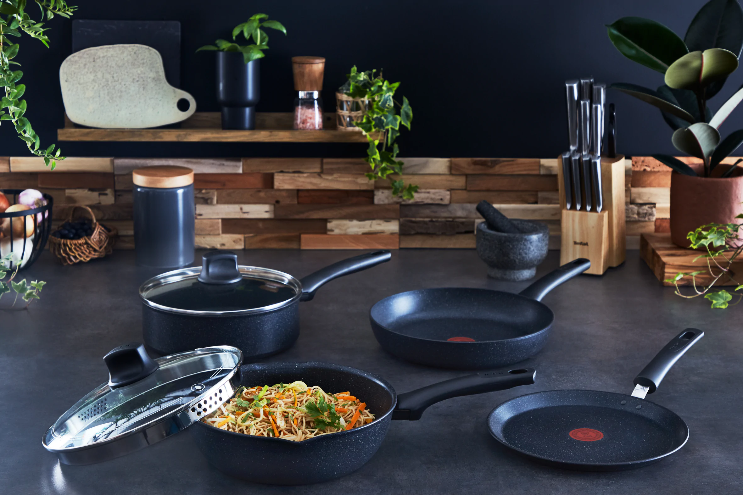 Сковорода Tefal Black Stone 28 см G2810672