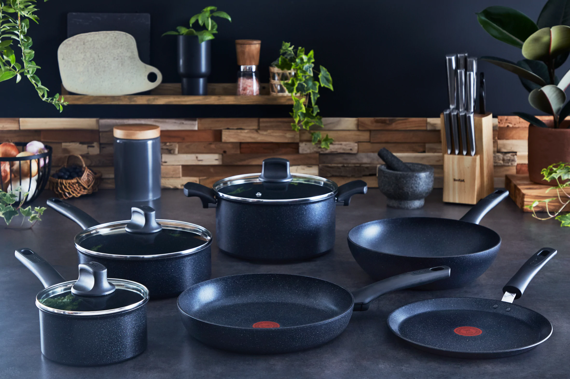 Сковорода Tefal Black Stone 28 см G2810672