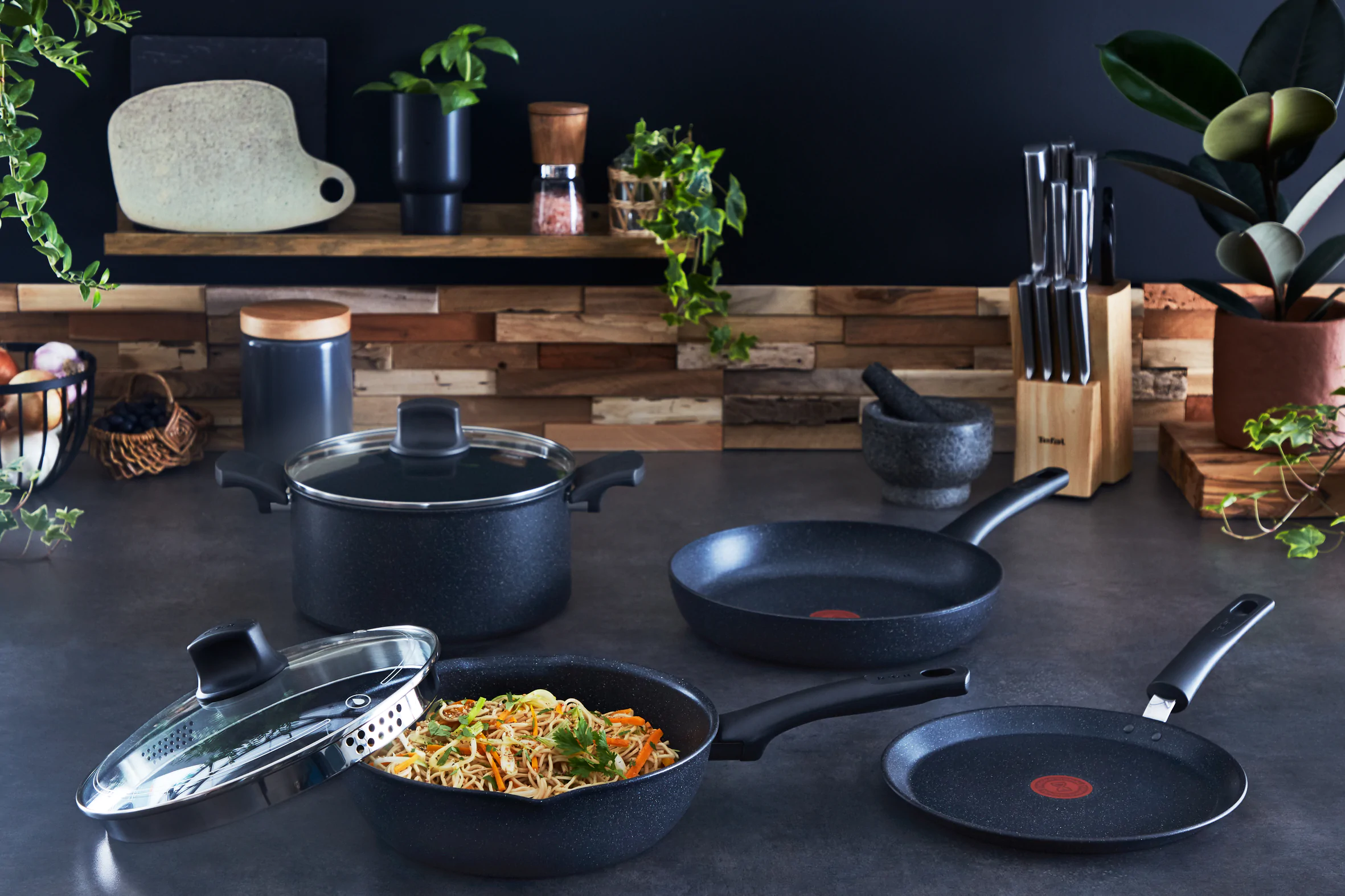 Сковорода Tefal Black Stone 28 см G2810672