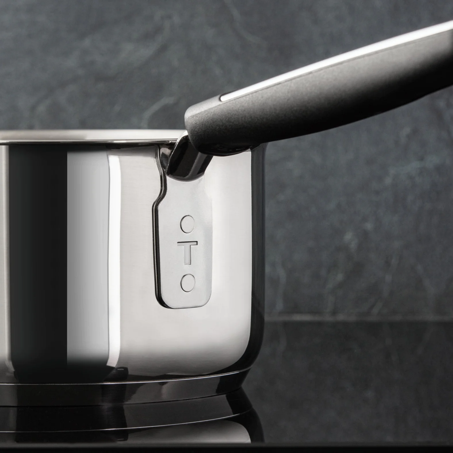 Ківш з кришкою Tefal Space+ Emotion+ 16 см (1,7 л) E3282245