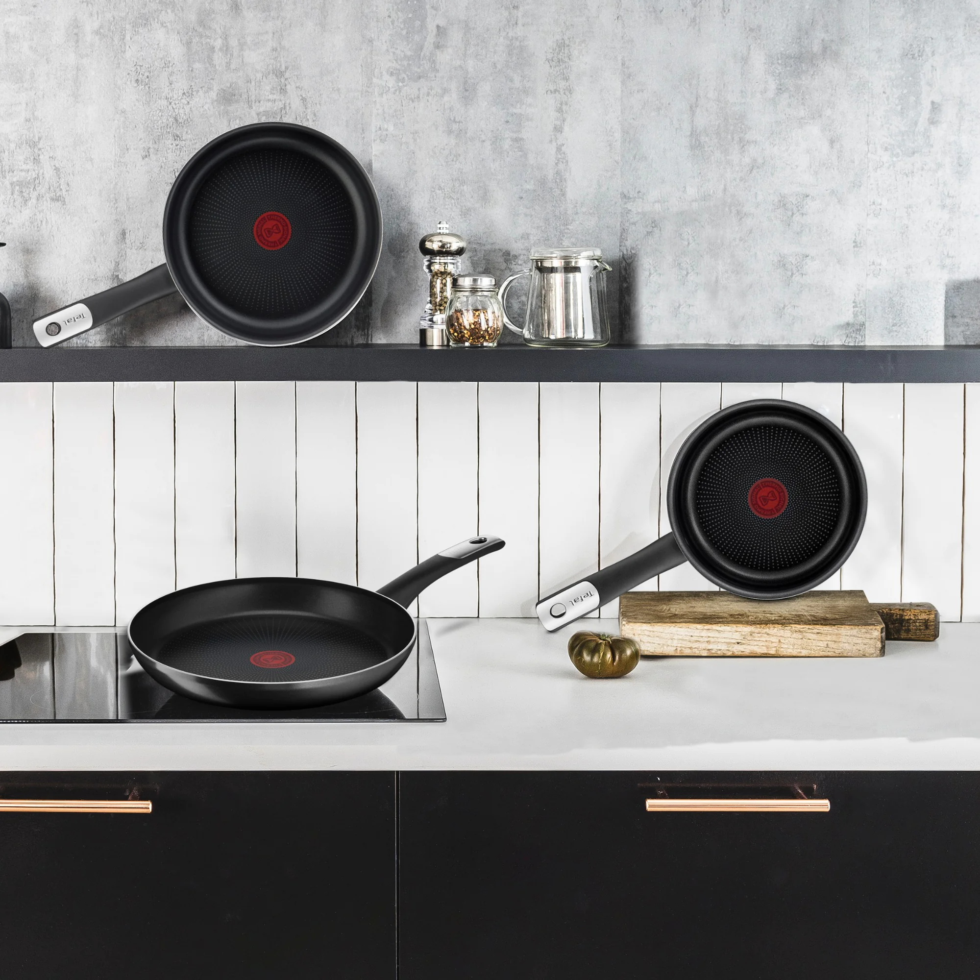 Сковорода Tefal Hard Titanium Essential 24 см C3880442