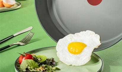 Чи є керамічне покриття від Tefal антипригарним?